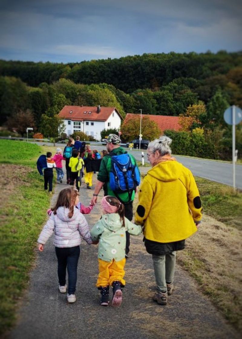 Die Gruppe auf dem Heimweg zur Pizza